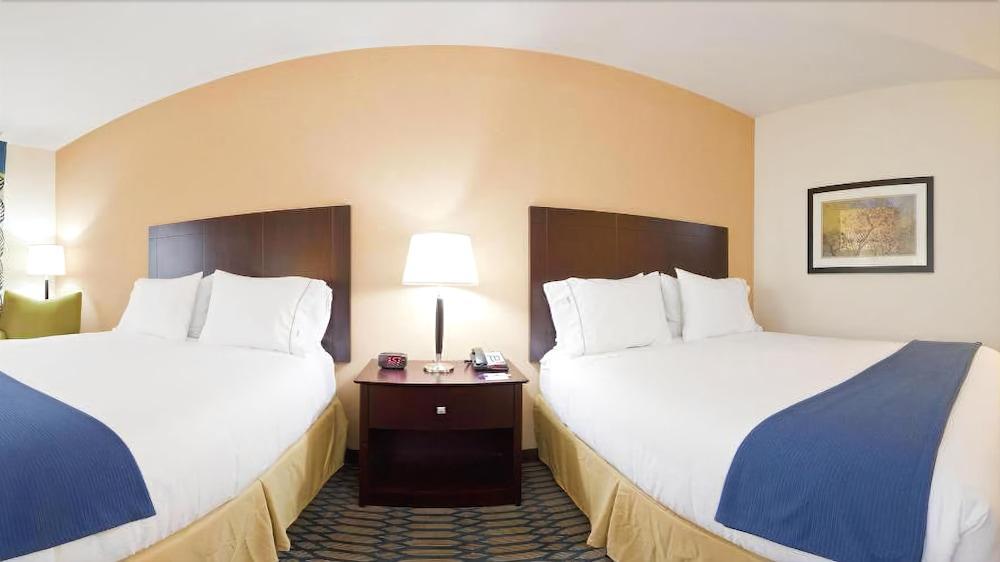 Holiday Inn Express - Andalusia By Ihg Экстерьер фото