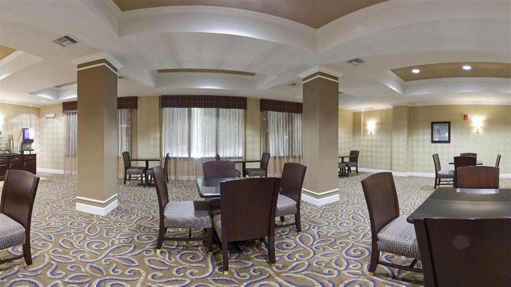 Holiday Inn Express - Andalusia By Ihg Экстерьер фото