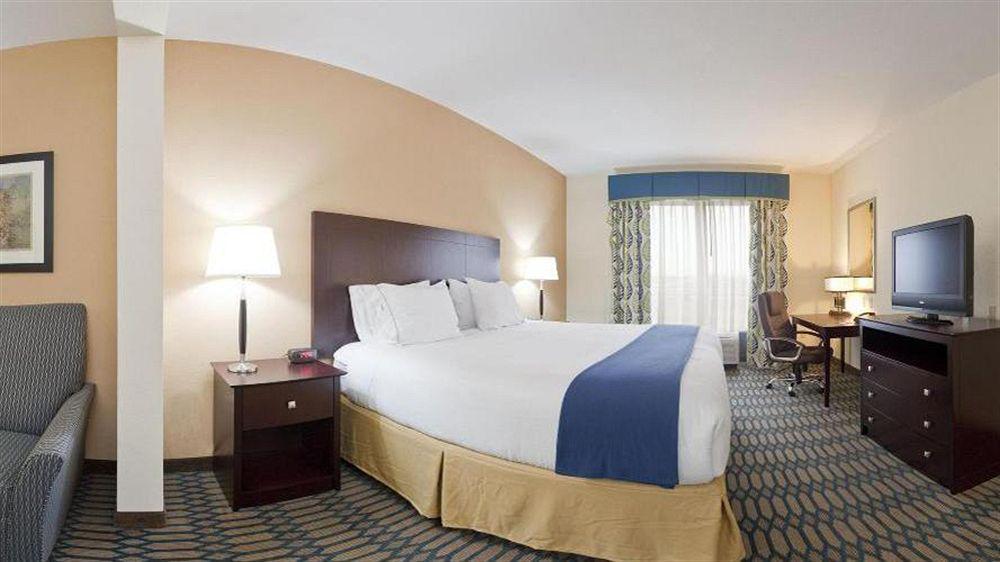 Holiday Inn Express - Andalusia By Ihg Экстерьер фото