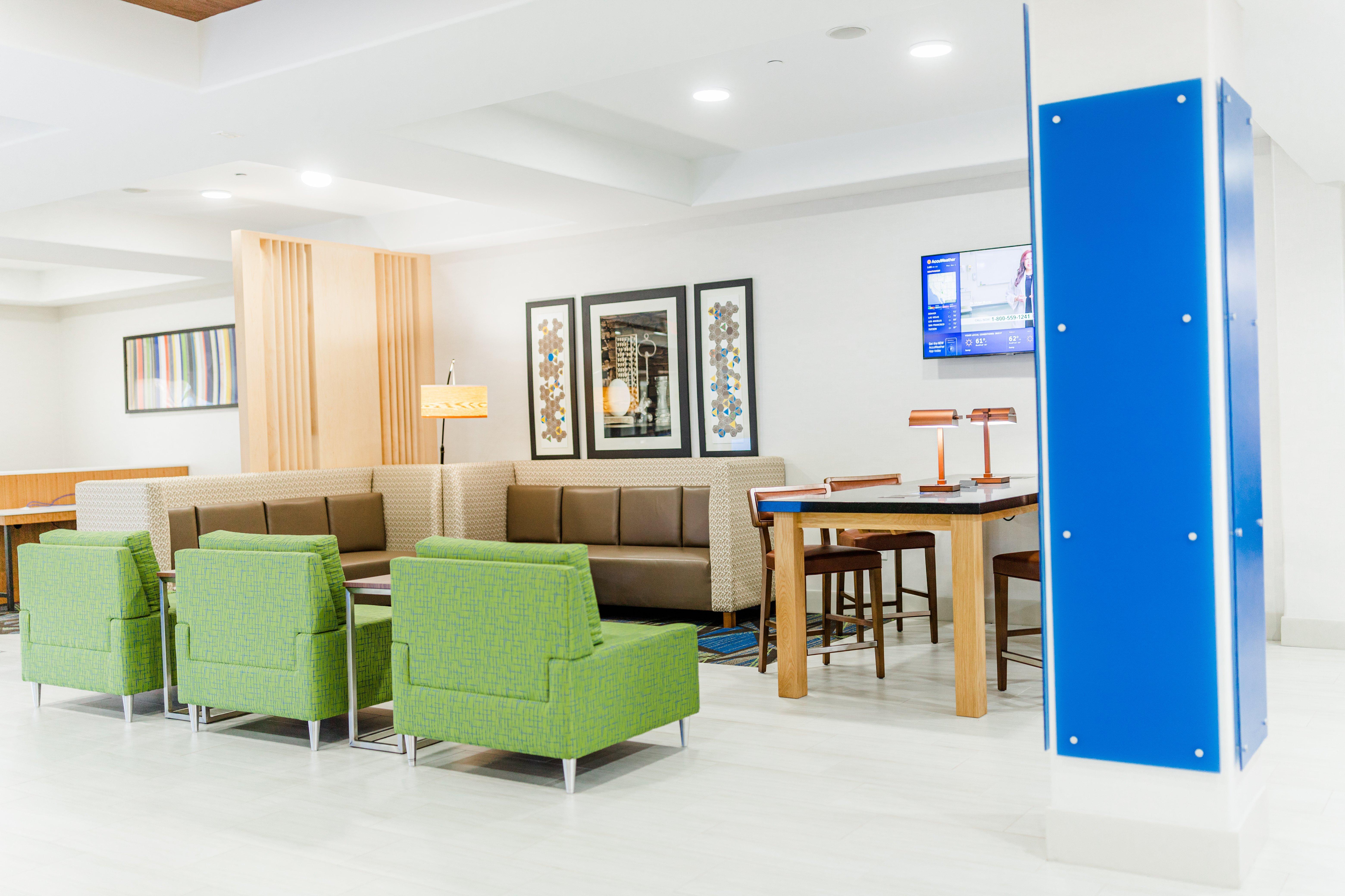 Holiday Inn Express - Andalusia By Ihg Экстерьер фото